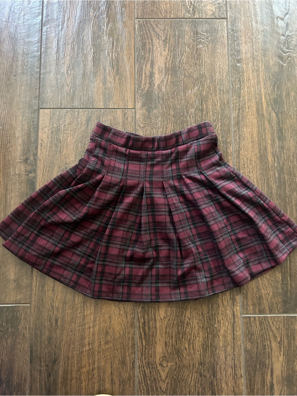 Zara Burgundy and Black Plaid Pleated Skirt. 11/12